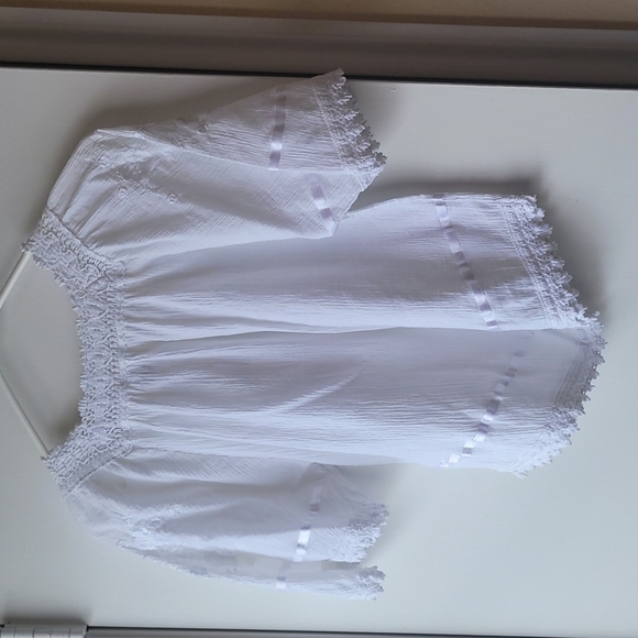 Boho Chic White Lace and Embroidered Top From Greece - Picture 2 of 16